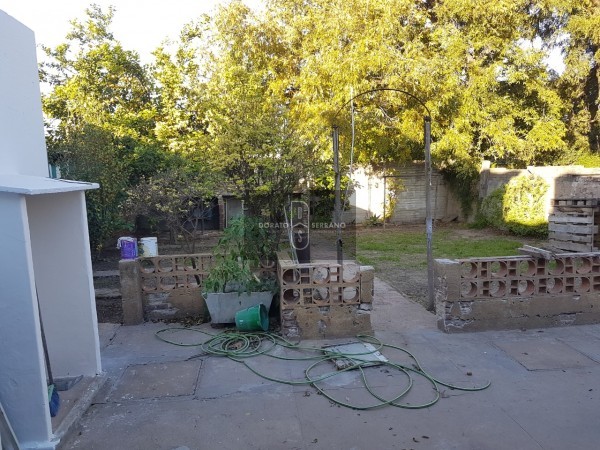 FUNCIONAL CASA EN 20 DE JUNIO! FRENTE A PLAZA DE LAS BANDERAS.