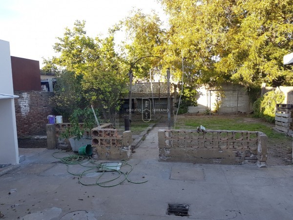 FUNCIONAL CASA EN 20 DE JUNIO! FRENTE A PLAZA DE LAS BANDERAS.