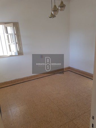 FUNCIONAL CASA EN 20 DE JUNIO! FRENTE A PLAZA DE LAS BANDERAS.