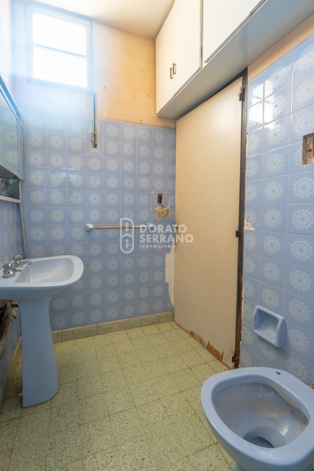 CASA EN ESQUINA! GRAN UBICACION!