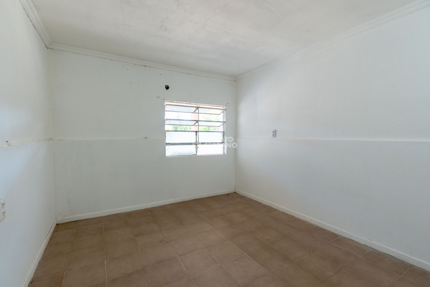 CASA PARA HABITAR  +  LOTE IDEAL + TODOS LOS SERVICIOS! - 15 MTS. DE FRENTE!