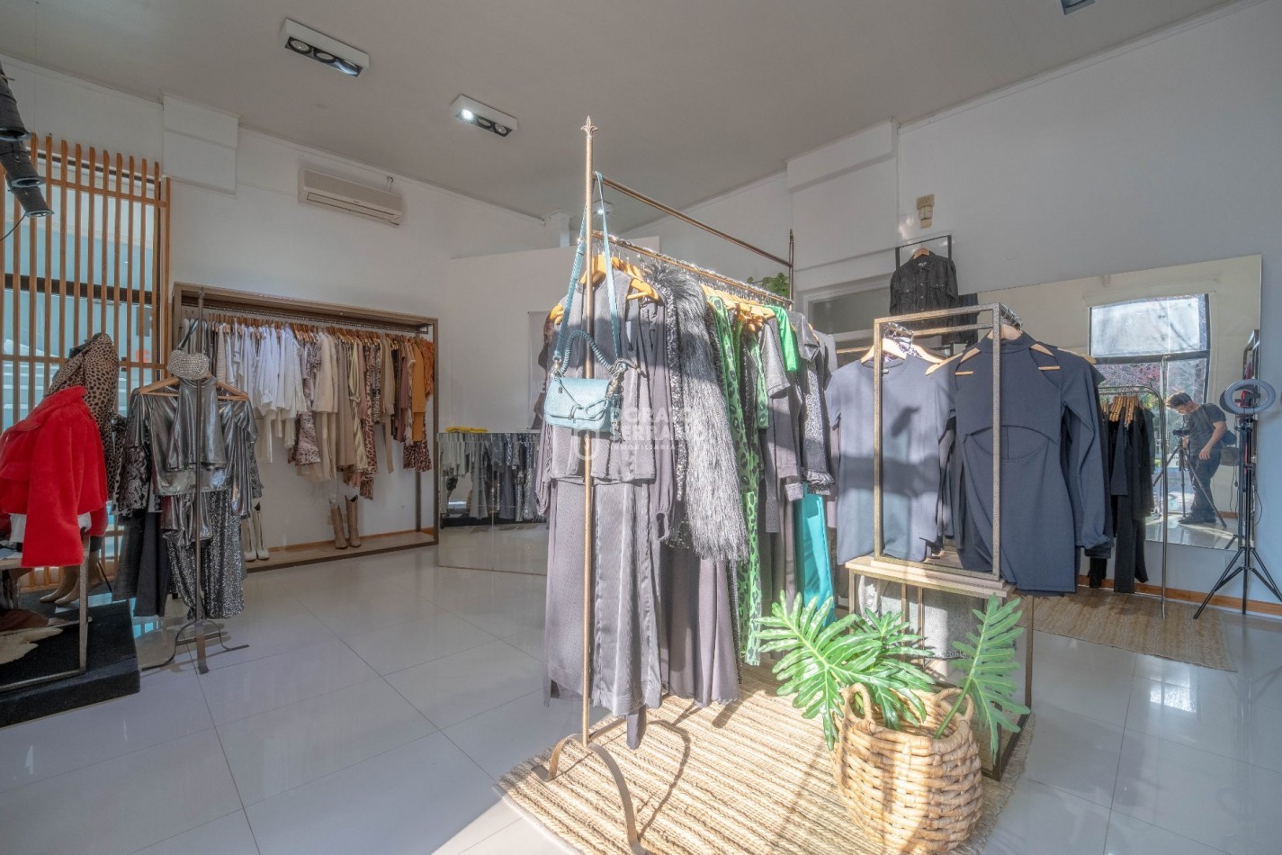 LOCAL + OFICINAS + LOTE 10X50 / MICROCENTRO!