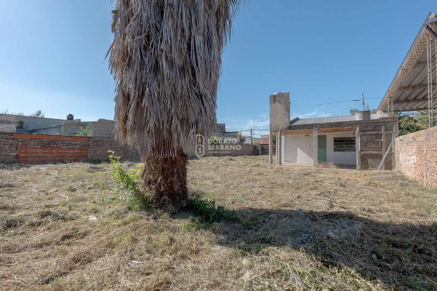 CASA PARA HABITAR  +  LOTE IDEAL + TODOS LOS SERVICIOS! - 15 MTS. DE FRENTE!