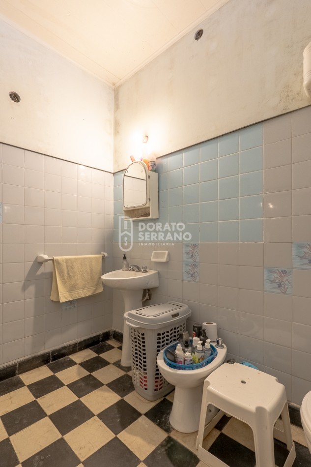 BIEN UBICADA - TODOS LOS SERVICIOS. 