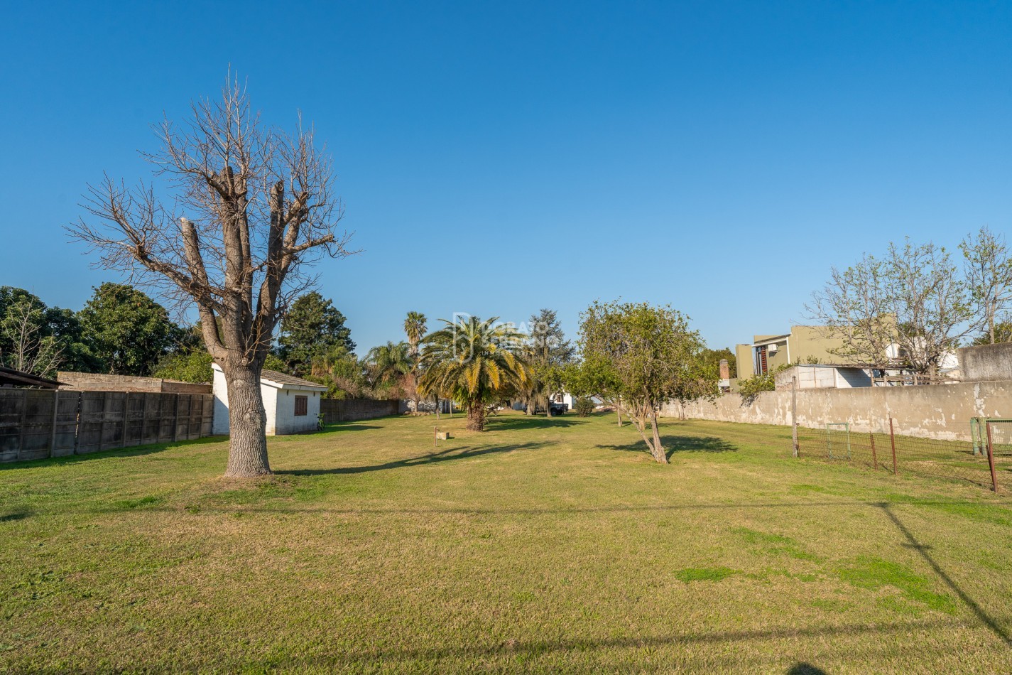 MANSION COLONIAL FRENTE A RIO CORONDA.