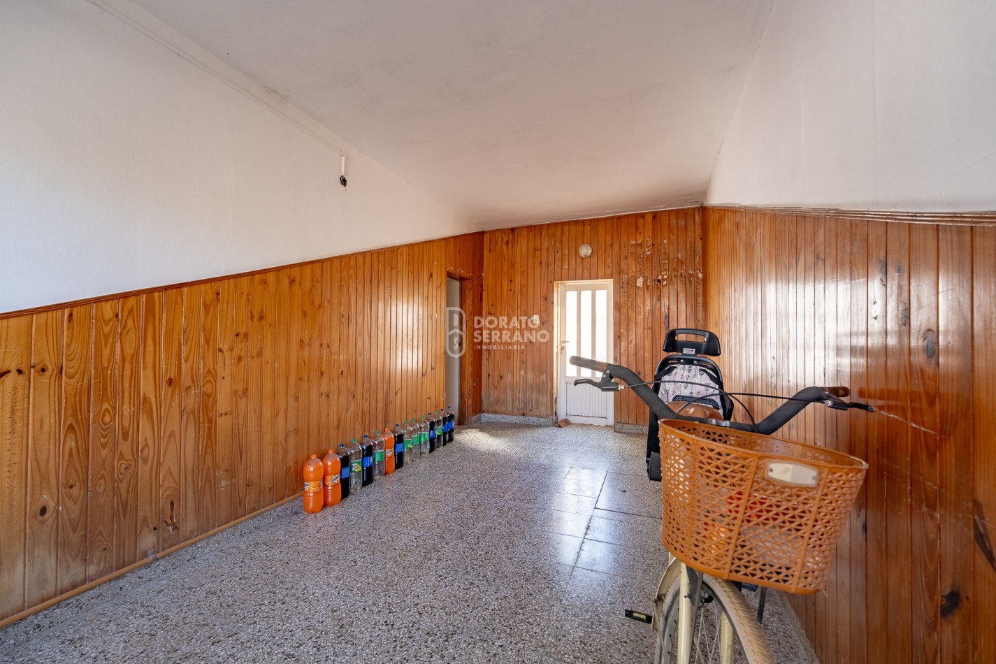 CASA TIPO + TODOS LOS SERVICIOS! Buena ubicacion & Estado Operativo.