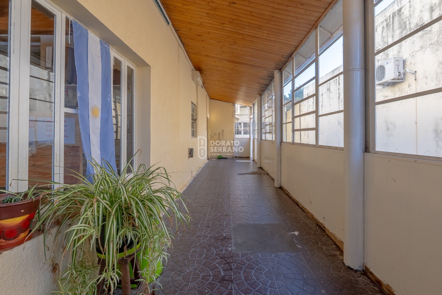 CASA + LOCAL + DEPOSITO.