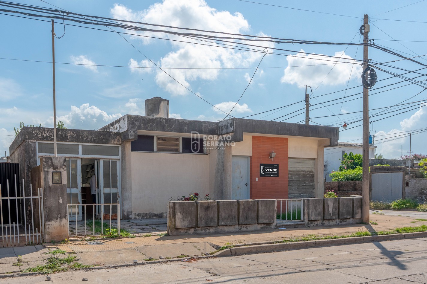 CASA EN ESQUINA! GRAN UBICACION!