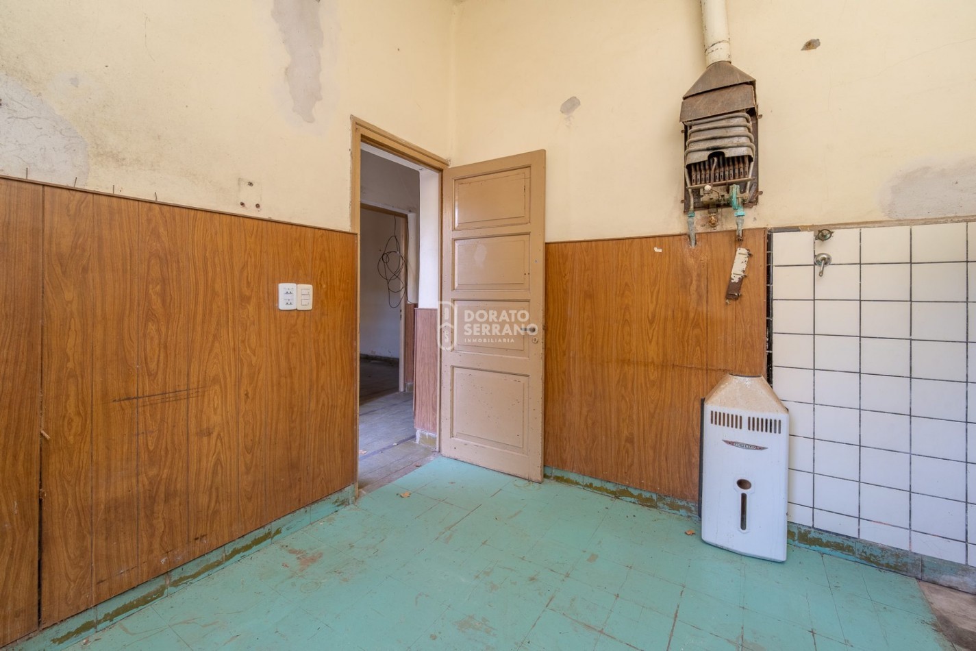 CASA A RECICLAR + LOTE PASANTE! 2 FRENTES!