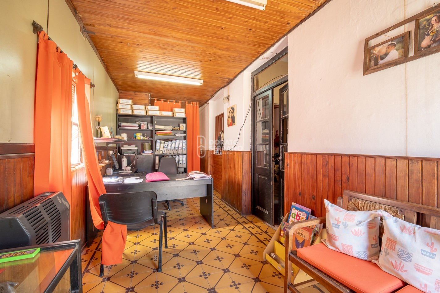 LOTE EN BARRIO FLORIDA! TODOS LOS SERVICIOS - PLUS EDIFICADO A DEMOLER O RECICLAR. 