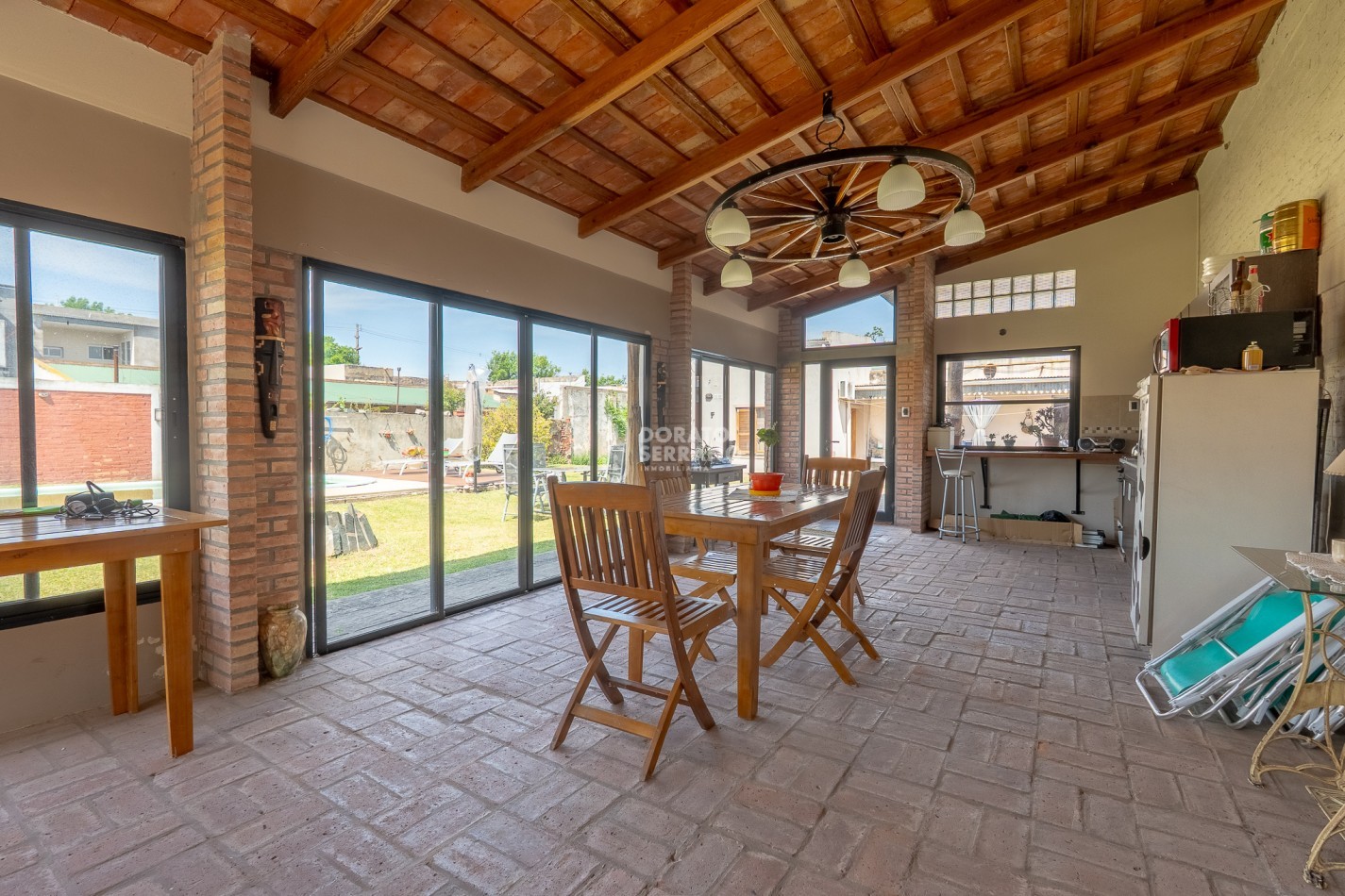 ESTILO & AMENITIES + LOTE XL / EXTRAORDINARIO! 