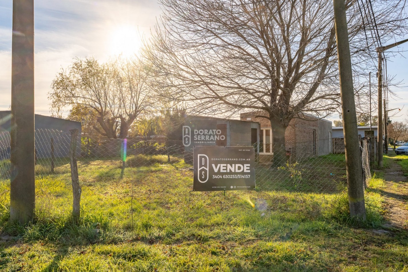 LOTE EN ESQUINA + CASA A TERMINAR! - AREA RESIDENCIAL!