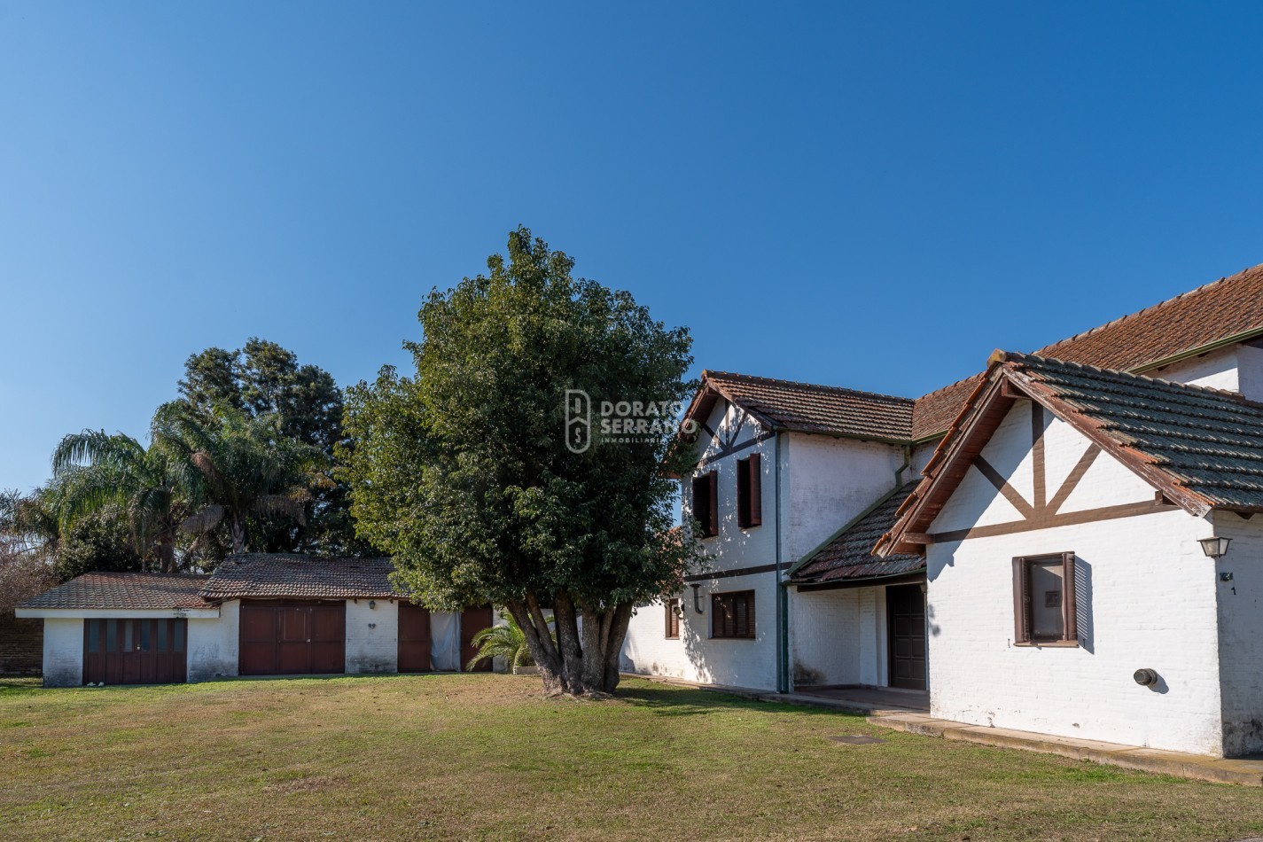 MANSION COLONIAL FRENTE A RIO CORONDA.