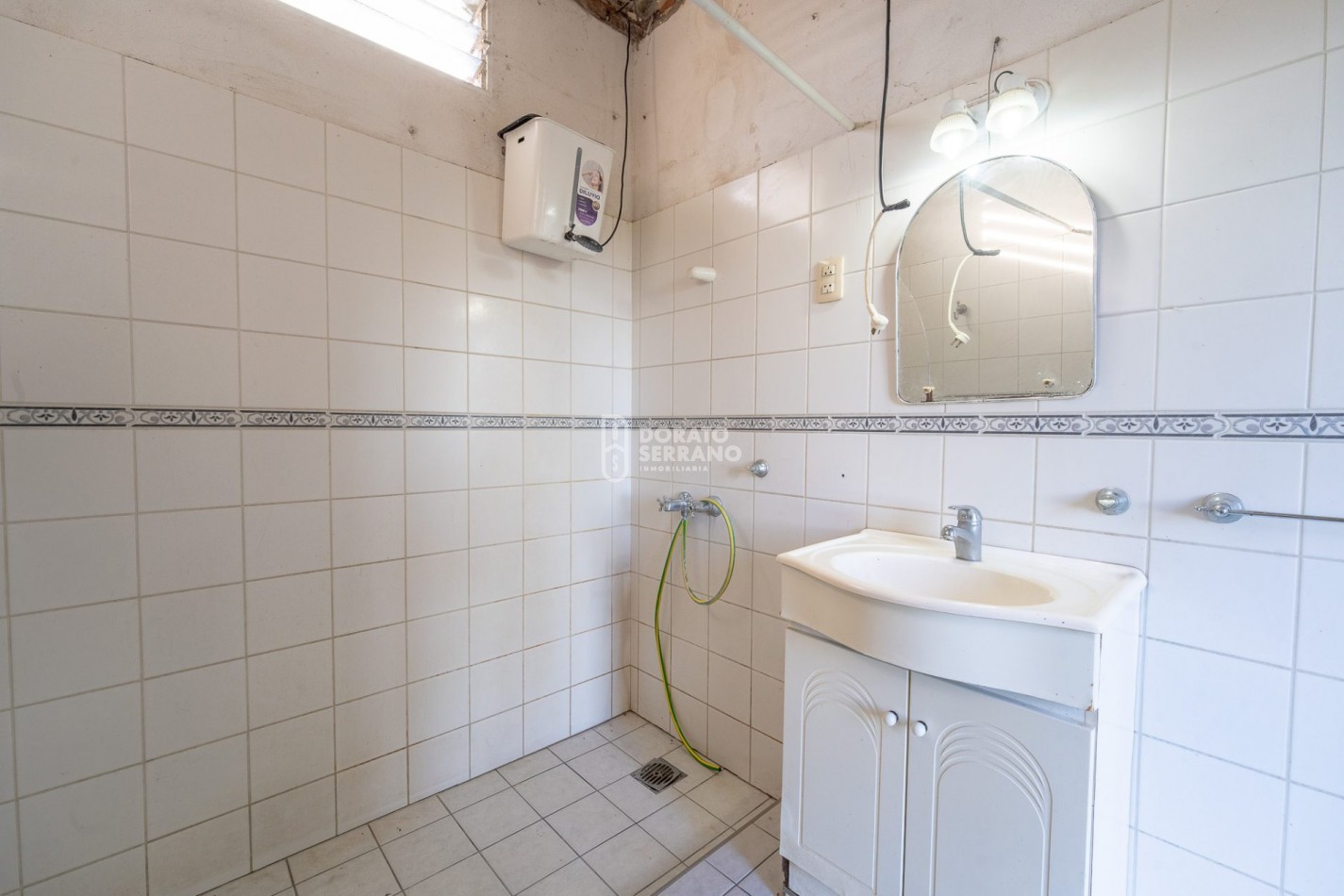 LOTE EN ESQUINA + CASA A TERMINAR! - AREA RESIDENCIAL!