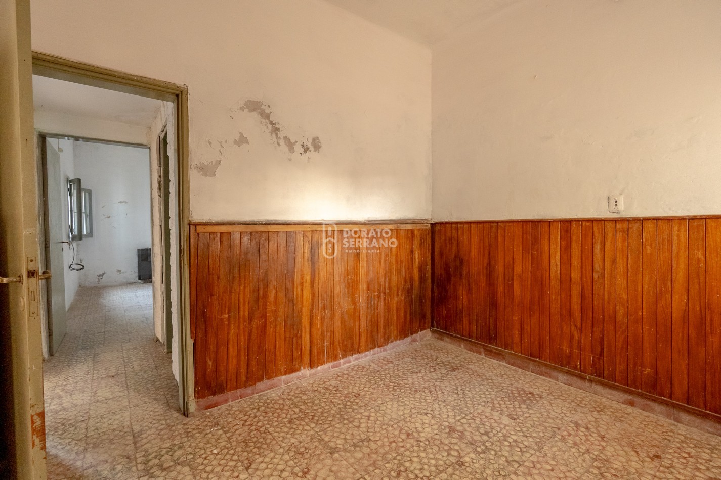 LOTE 10X45 +TODOS LOS SERVICIOS + PLUS CONSTRUCCION A RECICLAR.