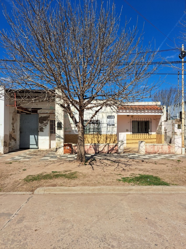 LOTE 10X45 +TODOS LOS SERVICIOS + PLUS CONSTRUCCION A RECICLAR.