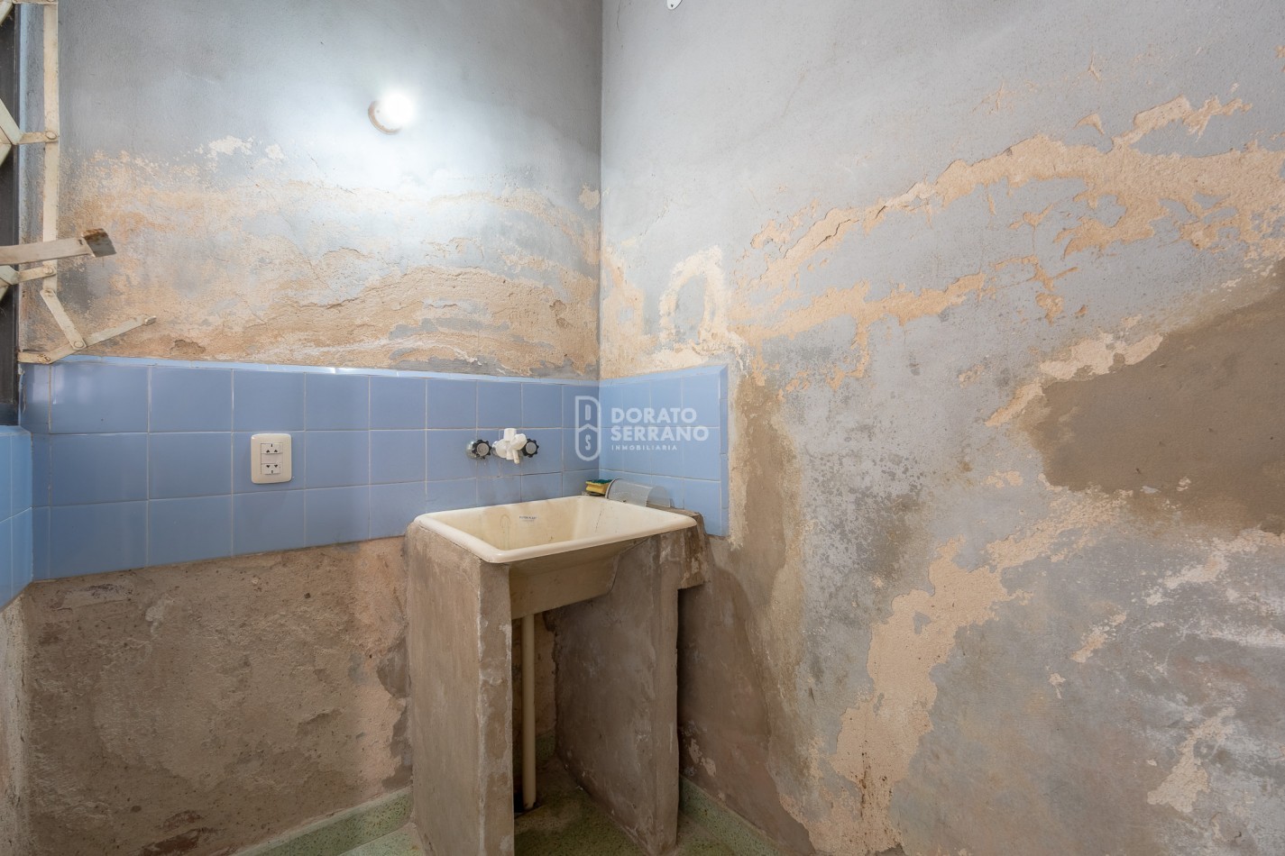 CASA EN ESQUINA! GRAN UBICACION!