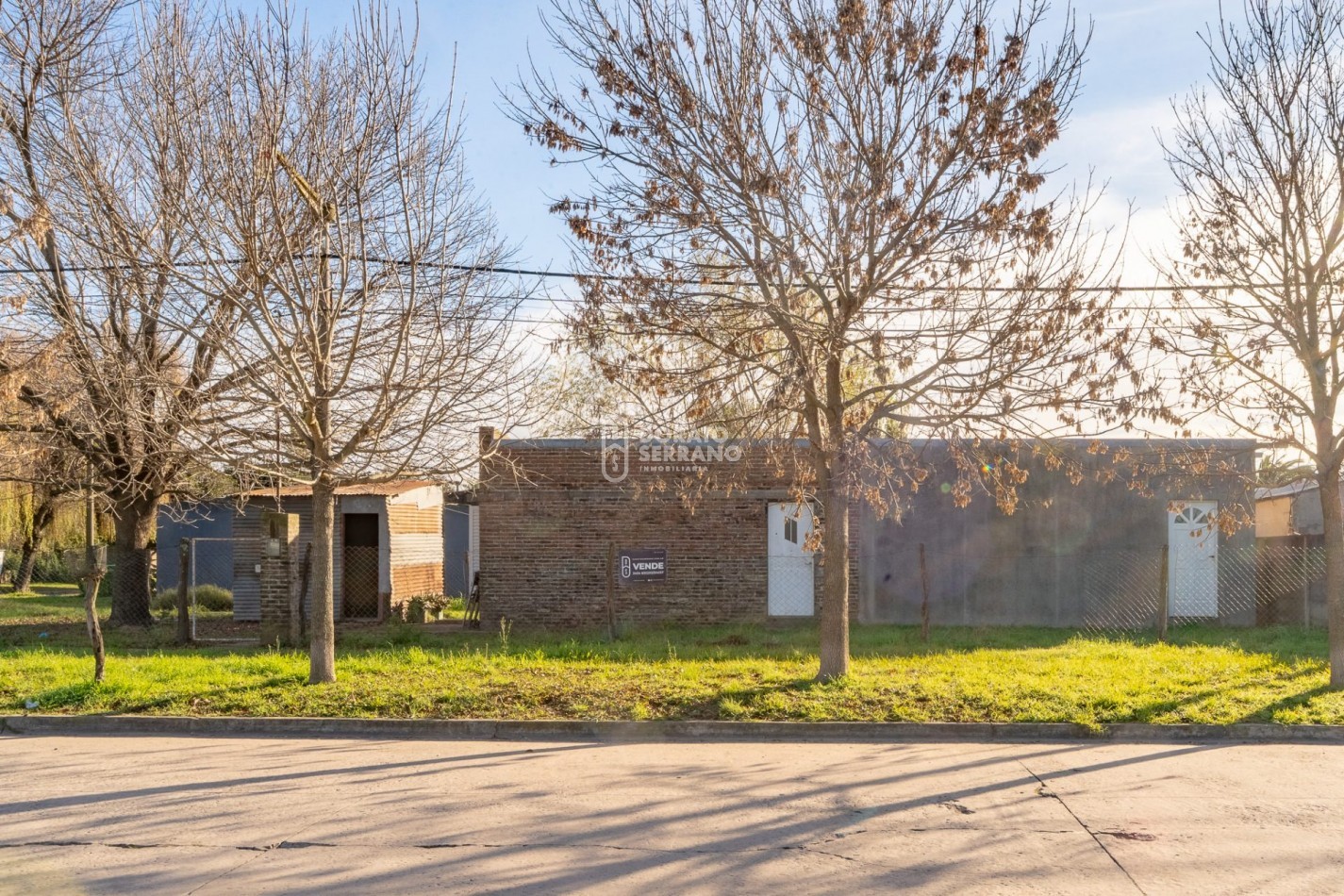 LOTE EN ESQUINA + CASA A TERMINAR! - AREA RESIDENCIAL!