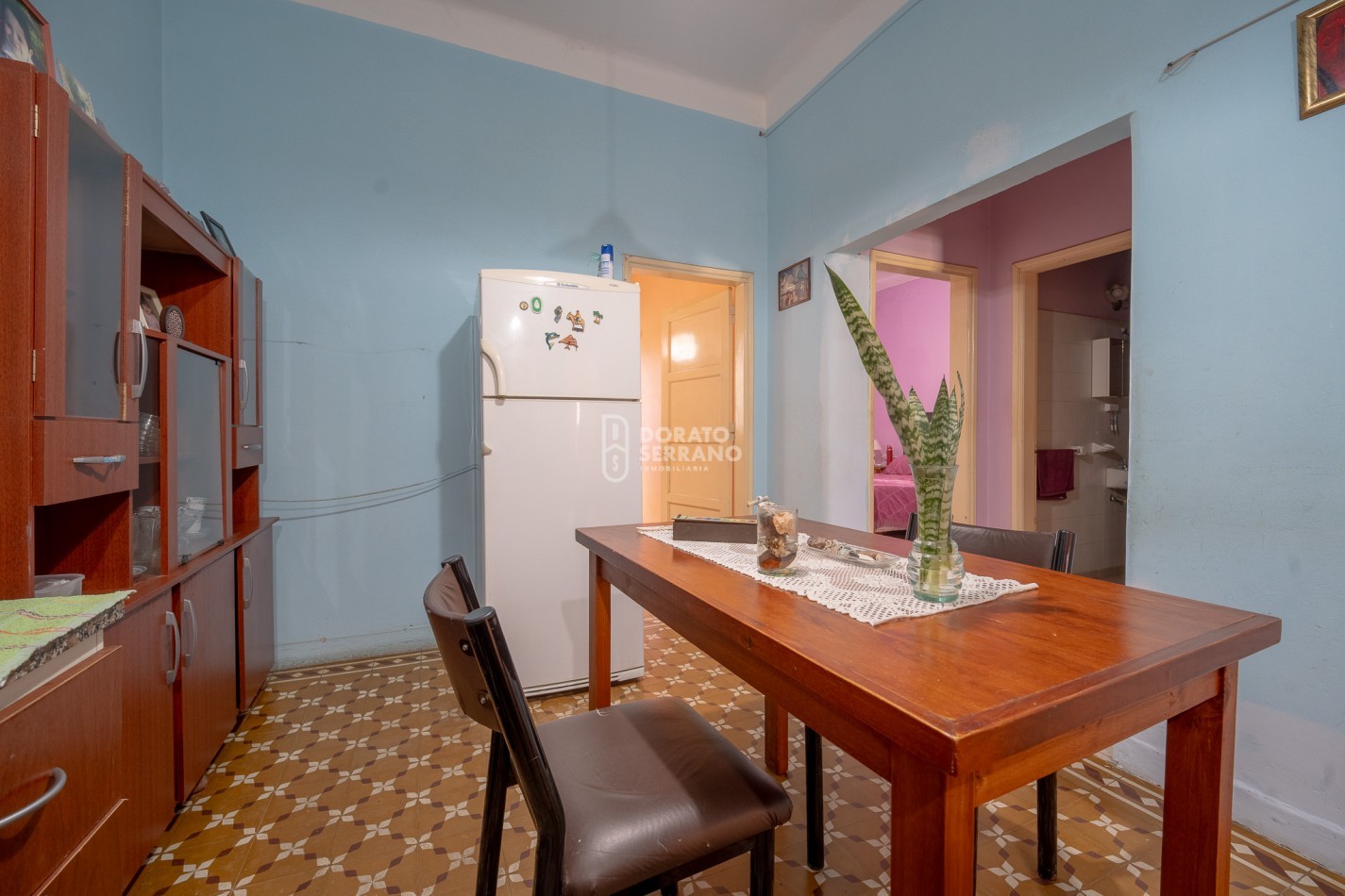 LISTA PARA HABITAR! TODOS LOS SERVICIOS! SOBRE AVDA!