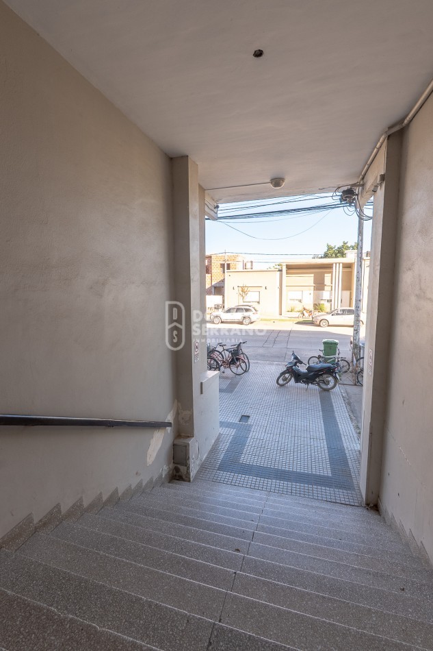 DEPTO. 2 DORMITORIOS! IMPECABLE! SOBRE AVENIDA J. NEWBERY!