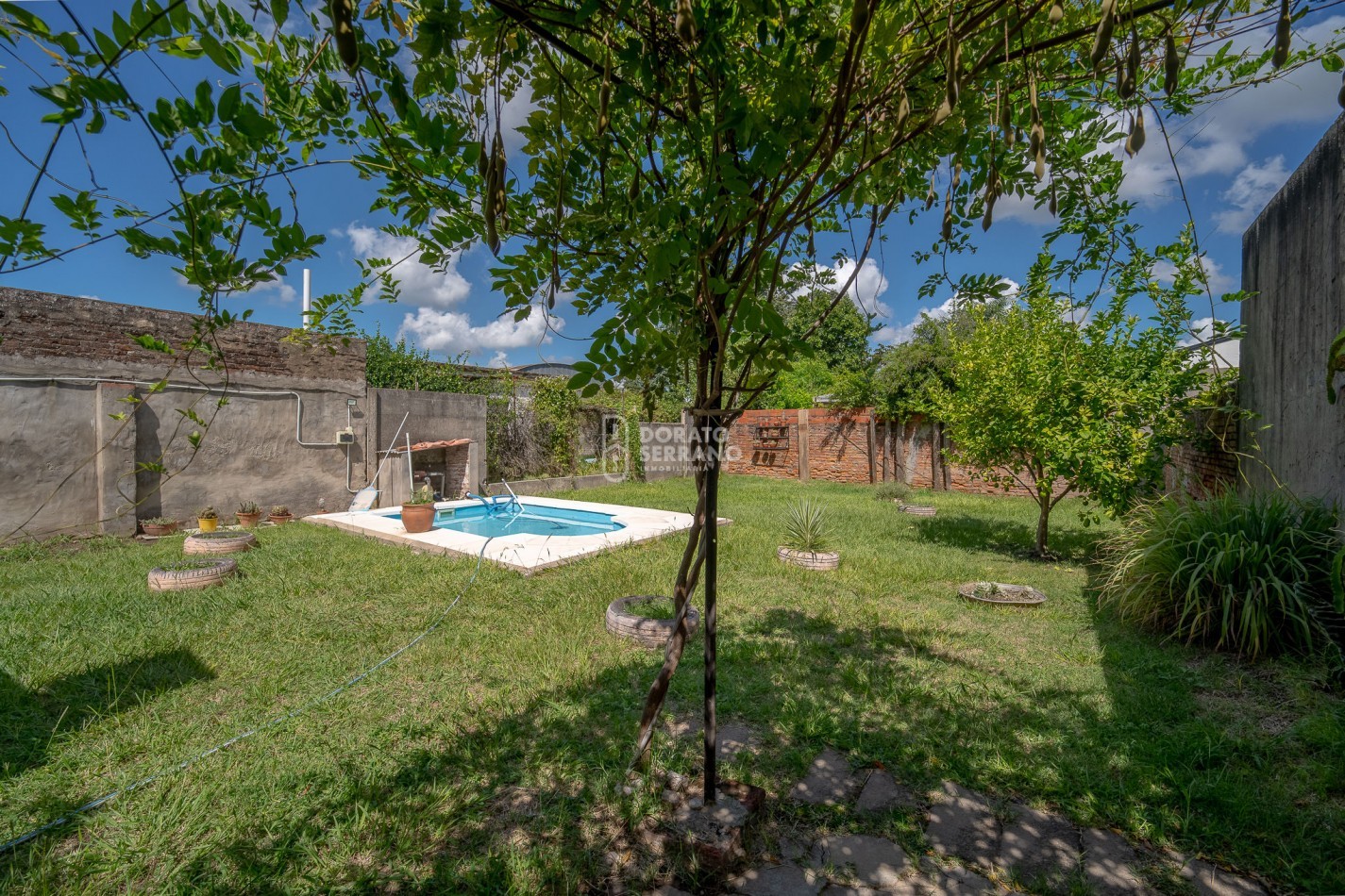 LISTA PARA HABITAR! TODOS LOS SERVICIOS! SOBRE AVDA!