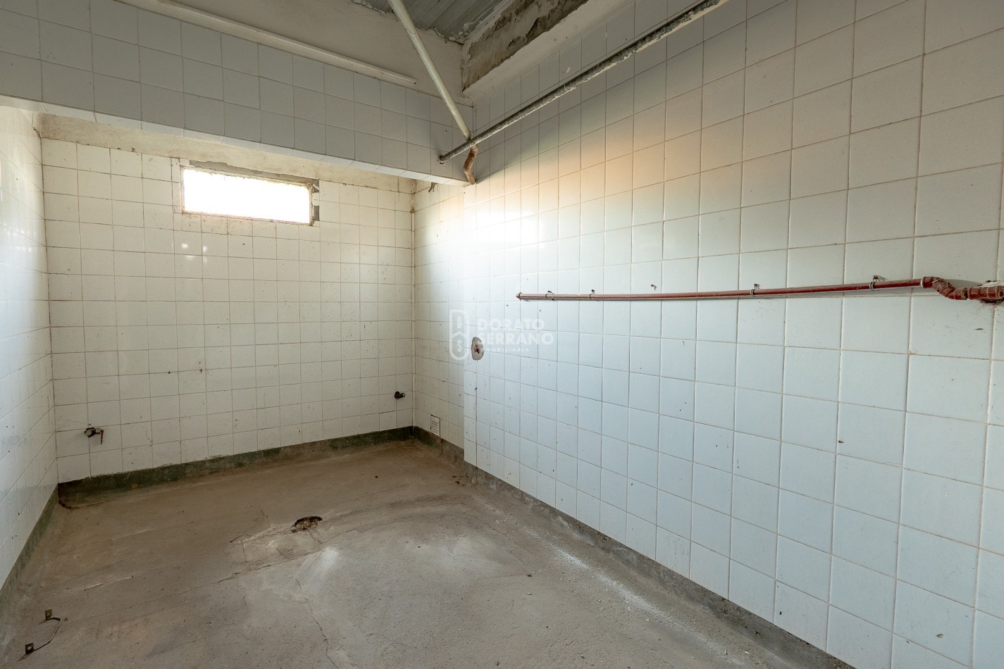 LOTE 10X45 +TODOS LOS SERVICIOS + PLUS CONSTRUCCION A RECICLAR.