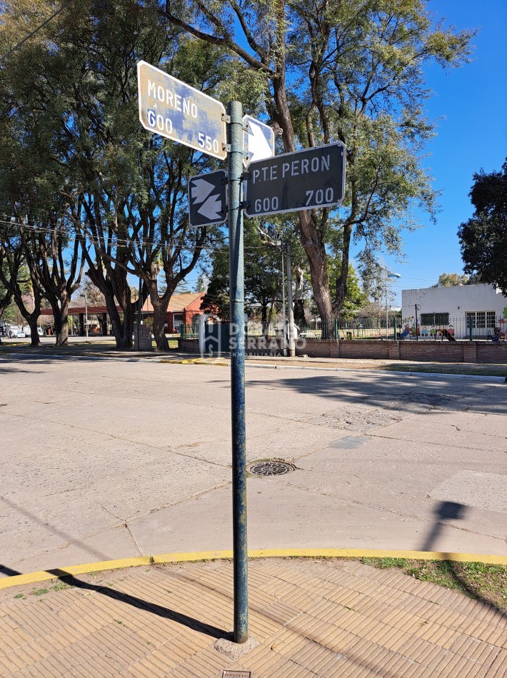 CASA EN ESQUINA! MORENO Y PERON. A PASOS DE AV. DE MAYO. 