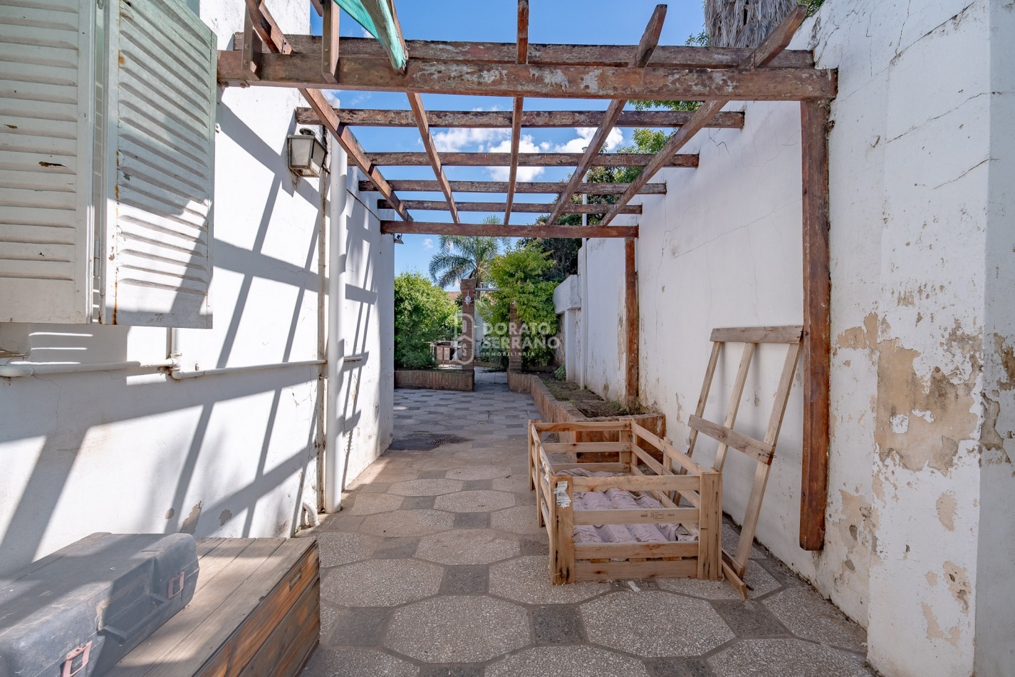CASA TIPO + TODOS LOS SERVICIOS! Buena ubicacion & Estado Operativo.