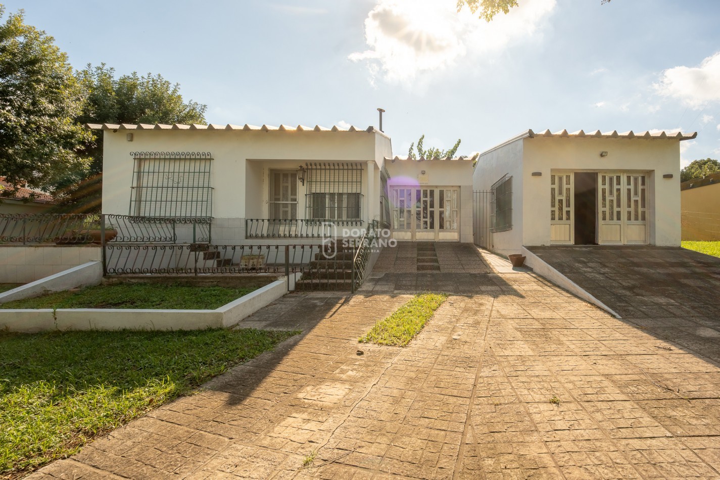 CASA EN EL RIO! GRANDIOSA! BARRIO BASUALDO!