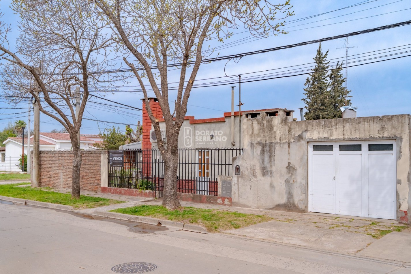 CASA EN ESQUINA / TODOS LOS SERVICIOS!