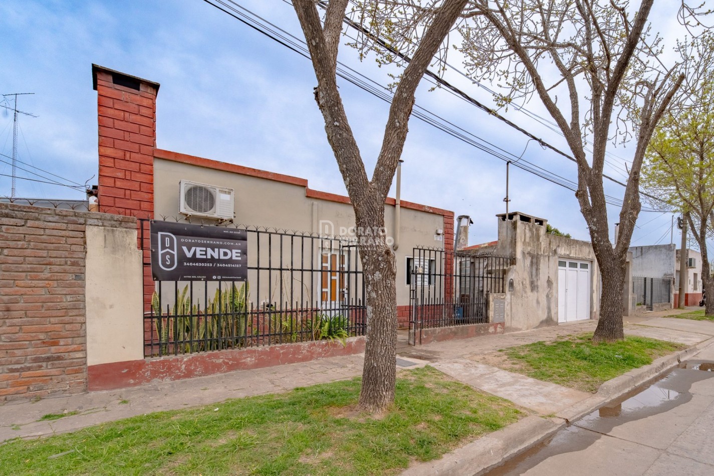 CASA EN ESQUINA / TODOS LOS SERVICIOS!
