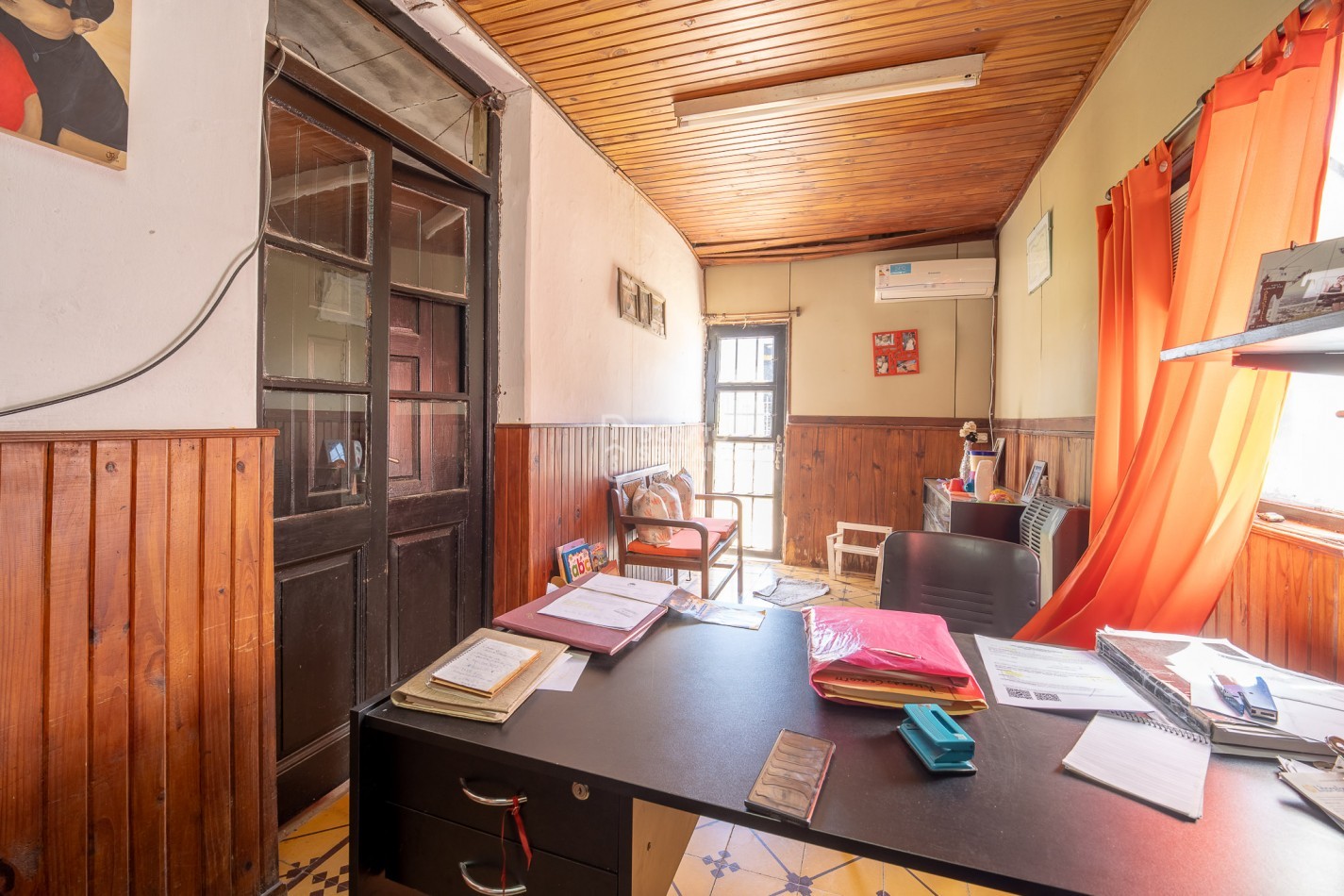 LOTE EN BARRIO FLORIDA! TODOS LOS SERVICIOS - PLUS EDIFICADO A DEMOLER O RECICLAR. 