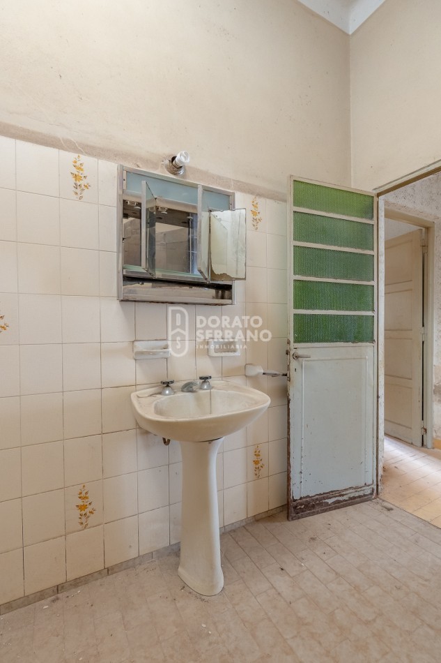 LOTE IDEAL + CASA A RECICLAR / EN PLENO BARRIO PROGRESO!