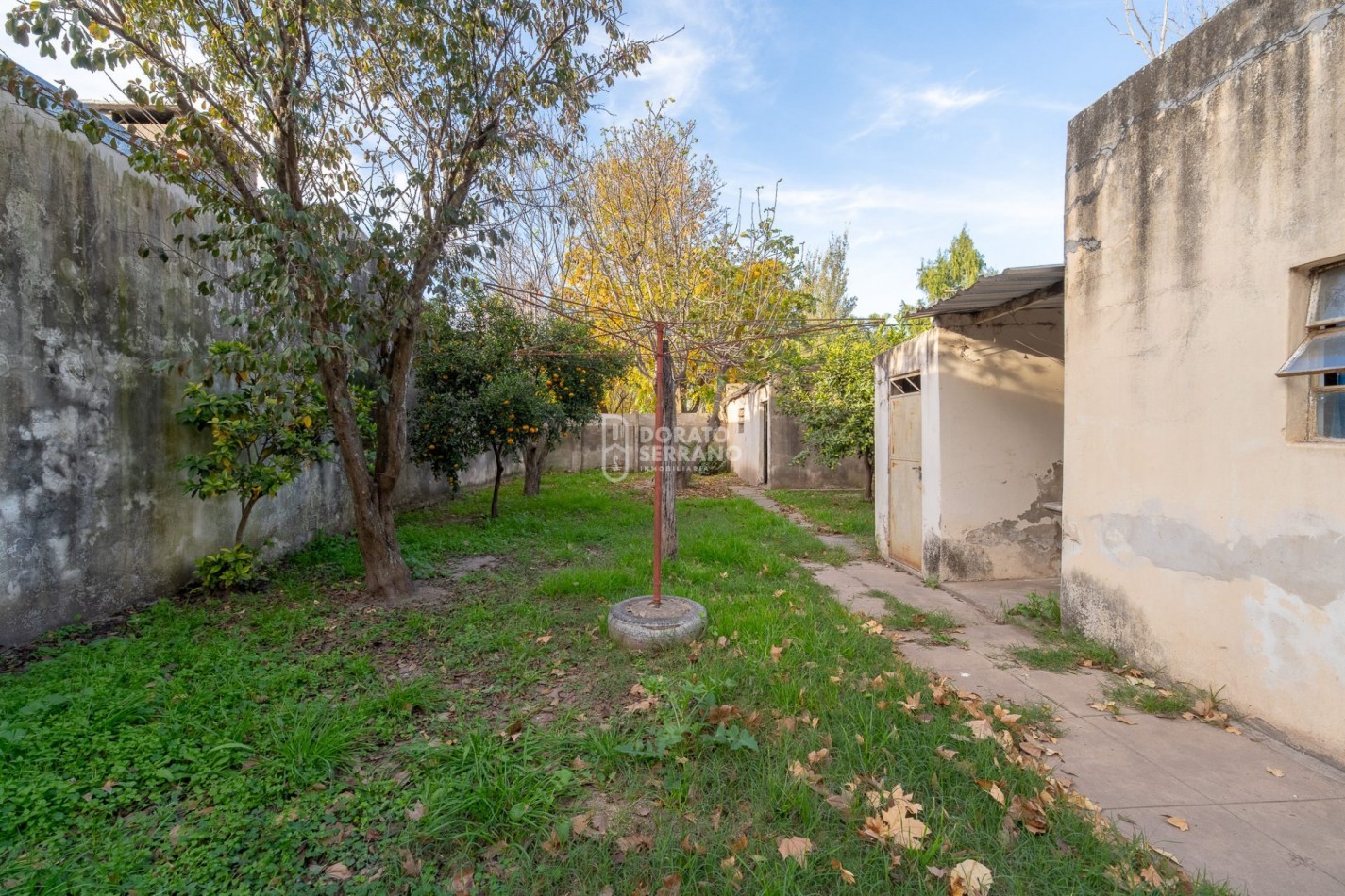 CASA A RECICLAR + LOTE PASANTE! 2 FRENTES!