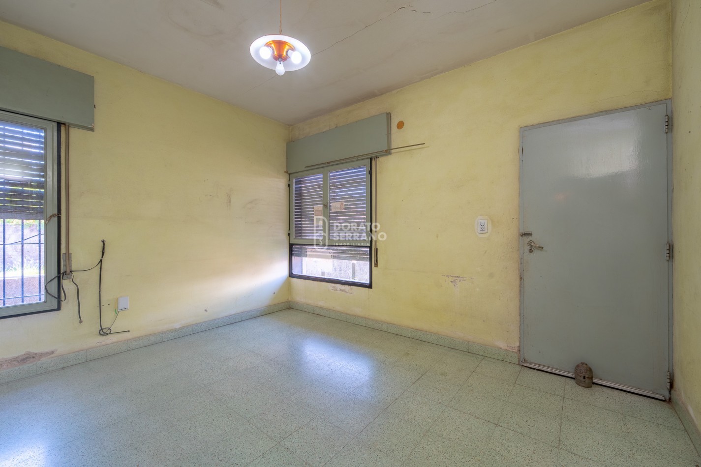 CASA EN ESQUINA! GRAN UBICACION!