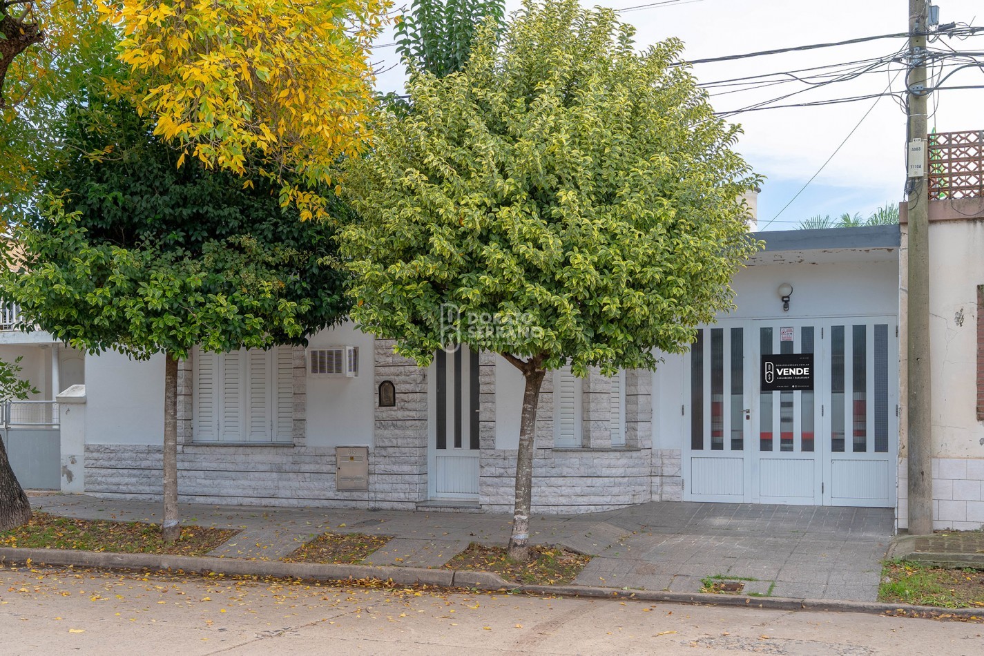 CASA TIPO + TODOS LOS SERVICIOS! Buena ubicacion & Estado Operativo.