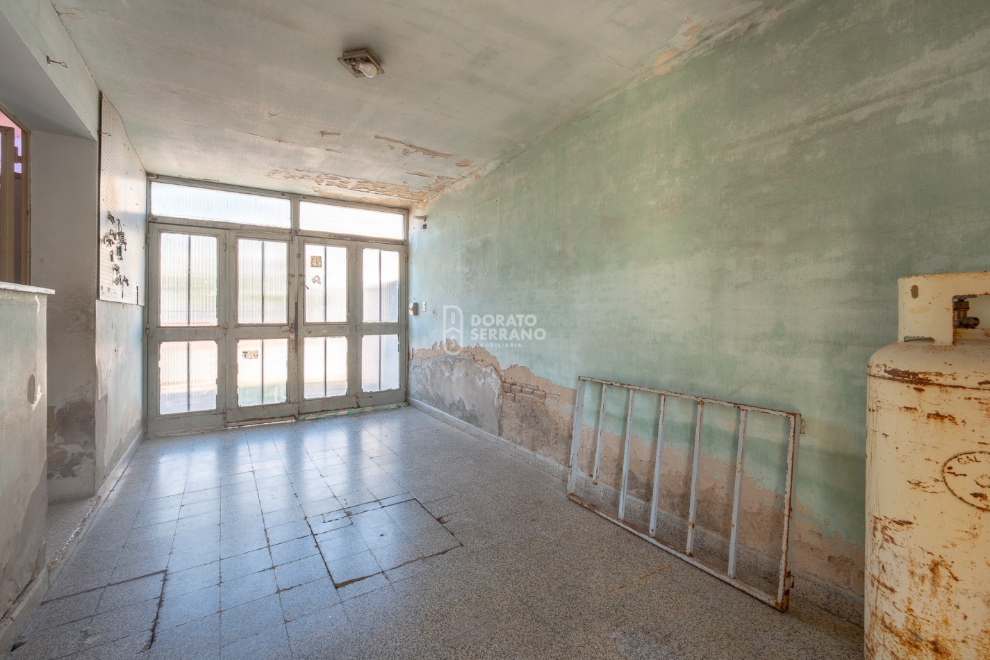 CASA EN ESQUINA! GRAN UBICACION!