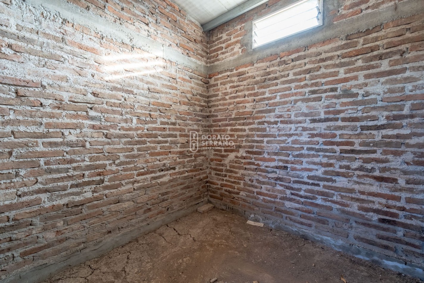LOTE EN ESQUINA + CASA A TERMINAR! - AREA RESIDENCIAL!