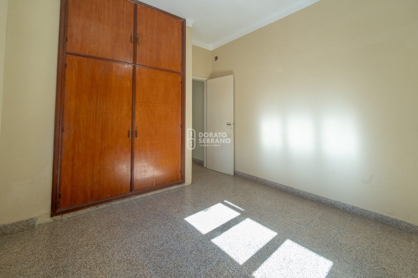 SOBRIA & ELEGANTE & RESIDENCIAL