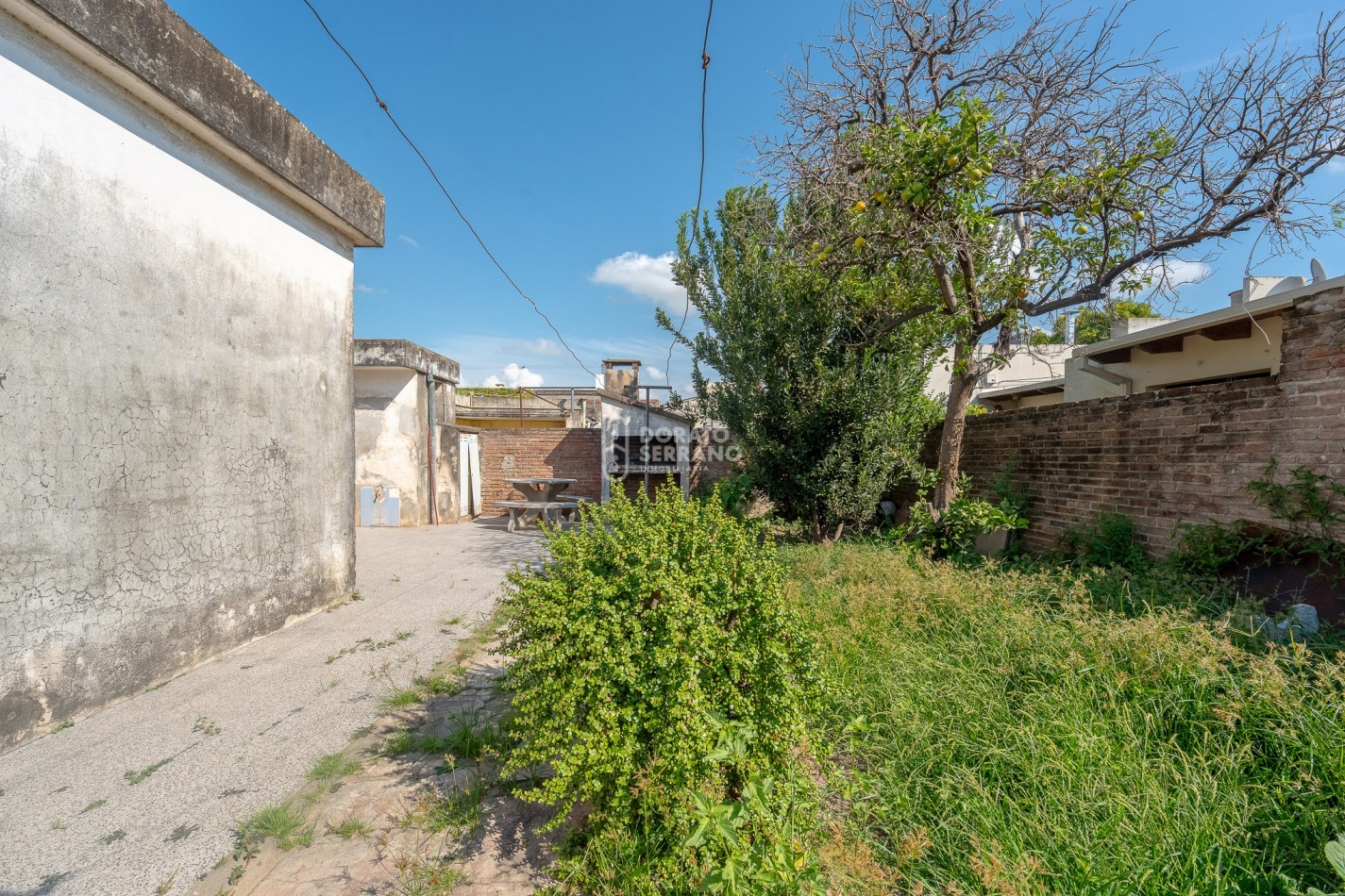 CASA EN ESQUINA! GRAN UBICACION!