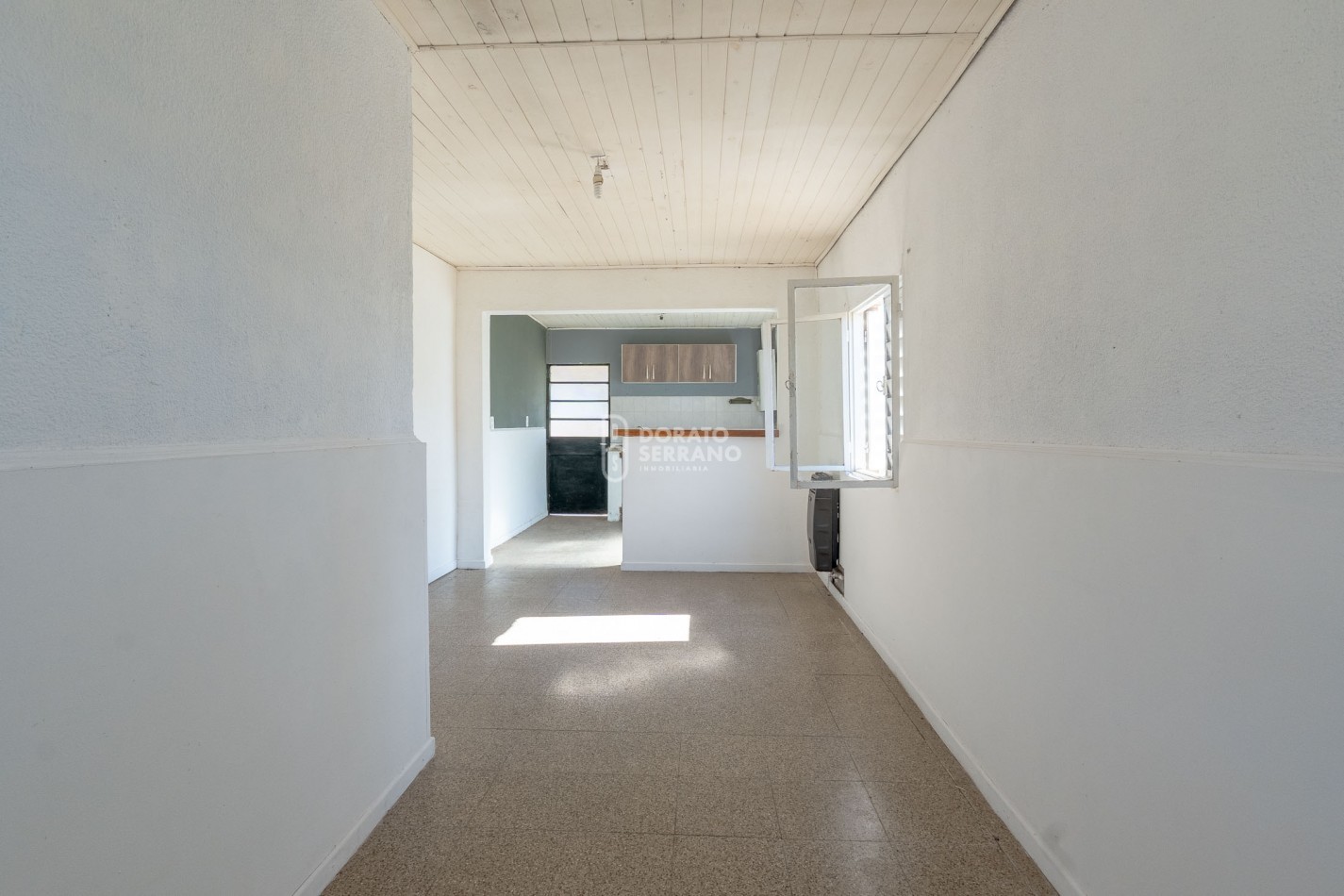 CASA PARA HABITAR  +  LOTE IDEAL + TODOS LOS SERVICIOS! - 15 MTS. DE FRENTE!