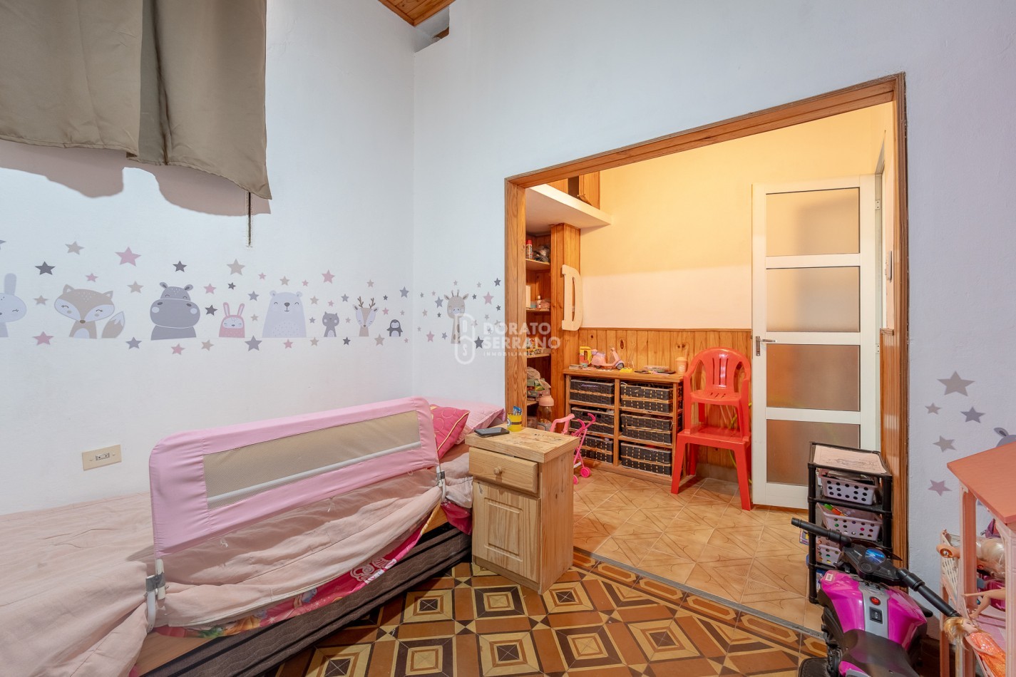 CASA TIPO + TODOS LOS SERVICIOS! Buena ubicacion & Estado Operativo.