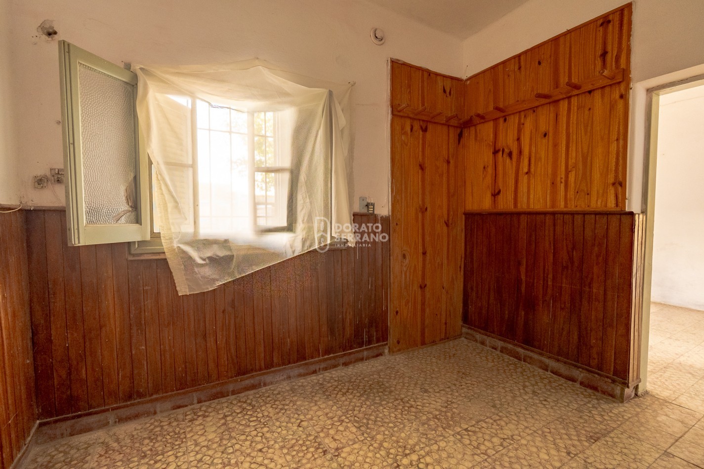 LOTE 10X45 +TODOS LOS SERVICIOS + PLUS CONSTRUCCION A RECICLAR.