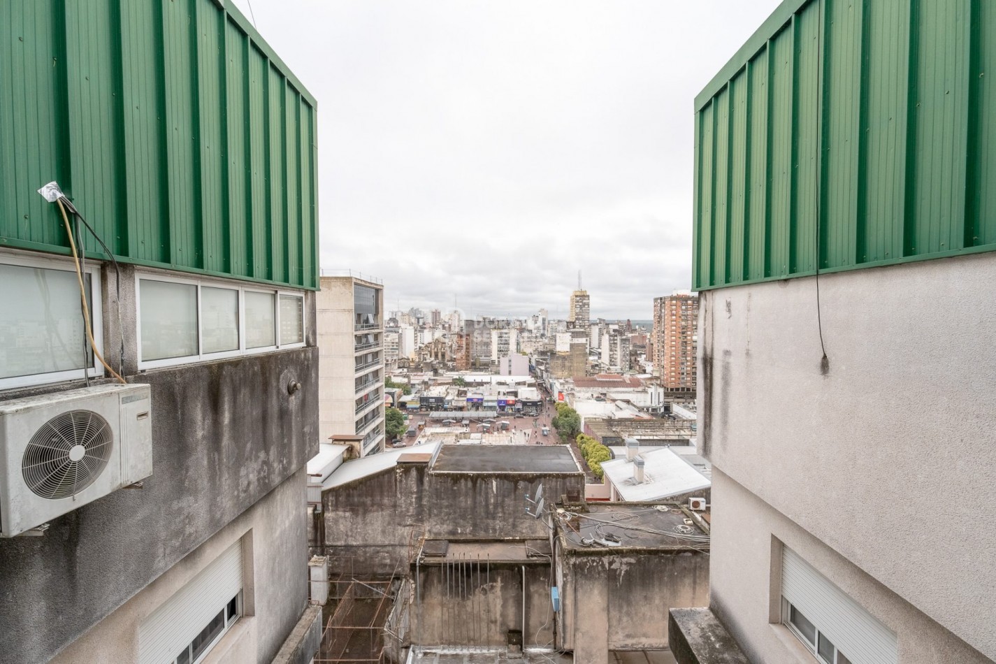 DEPTO. 1 DORMITORIO Y BAULERA S/ PEATONAL SAN MARTIN. ROSARIO!