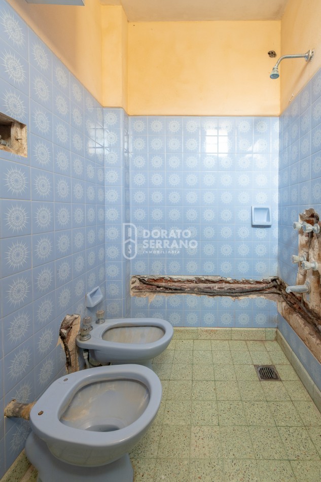 CASA EN ESQUINA! GRAN UBICACION!