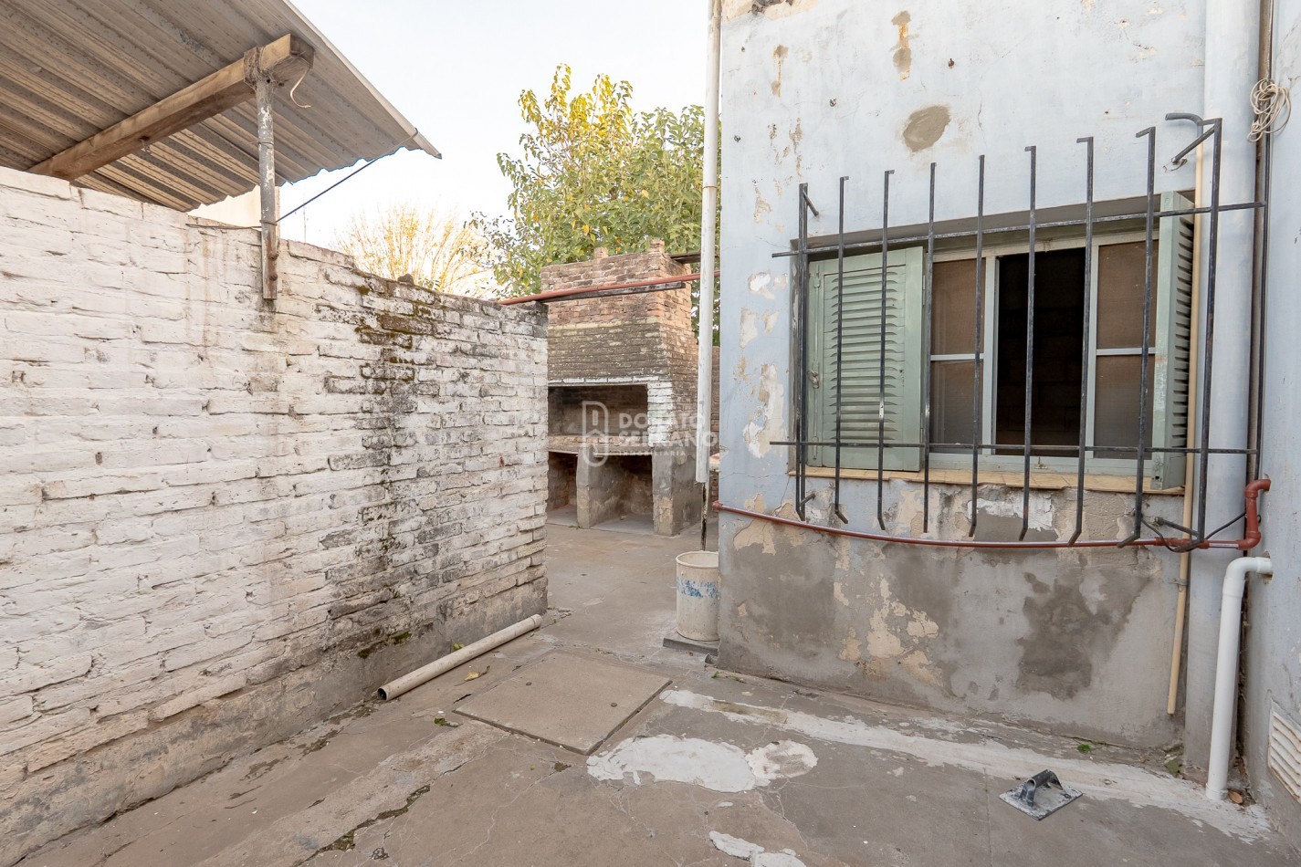 LOTE 10X45 +TODOS LOS SERVICIOS + PLUS CONSTRUCCION A RECICLAR.