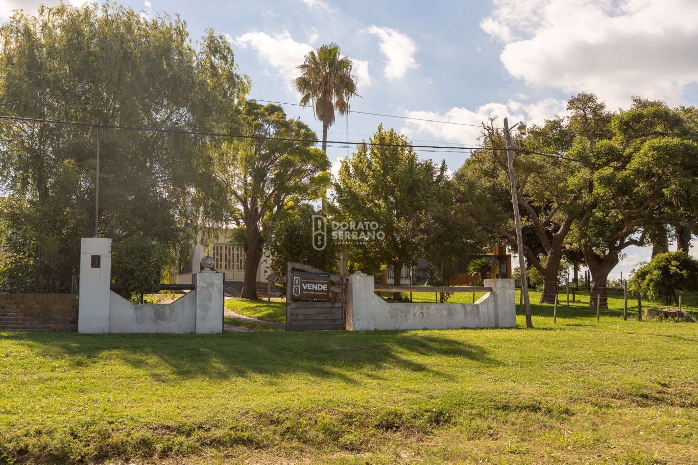 CASA EN EL RIO! GRANDIOSA! BARRIO BASUALDO!