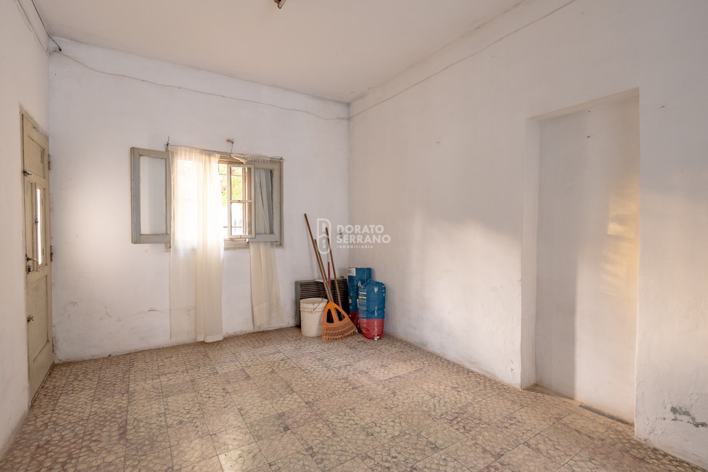LOTE 10X45 +TODOS LOS SERVICIOS + PLUS CONSTRUCCION A RECICLAR.