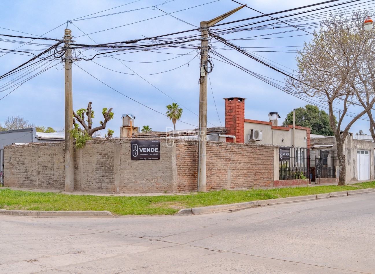 CASA EN ESQUINA / TODOS LOS SERVICIOS!