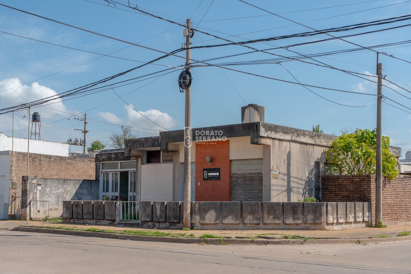 CASA EN ESQUINA! GRAN UBICACION!
